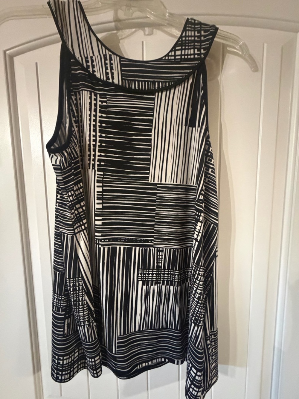 Apt. 9 Black & White Geometric Sleeveless Top
